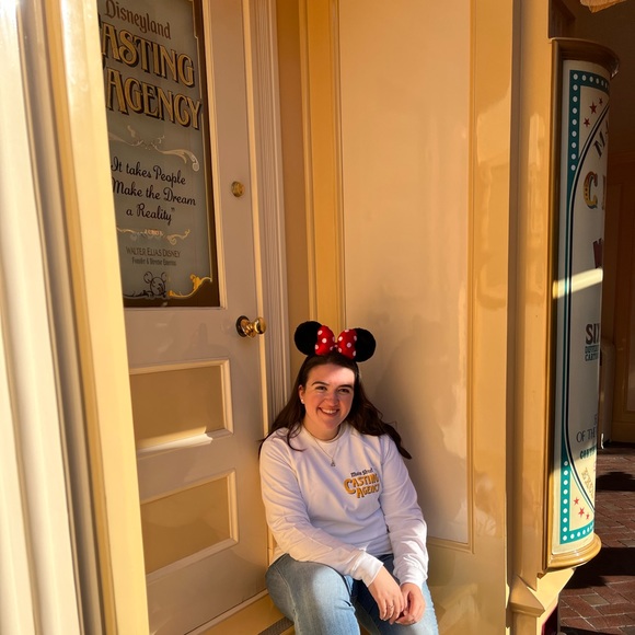 !!SOLD!! Main Street Casting Agency Sweater 💛 - Size Large - Picture 3 of 3